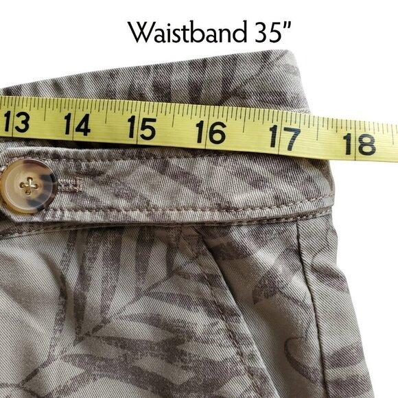 White House Black Market NWOT The Short High Rise Khaki Palm Print Size 14 - Picture 11 of 16